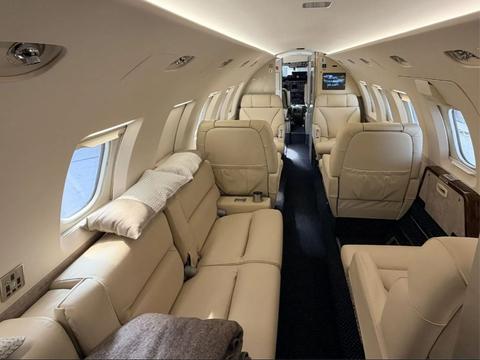 Открыть на весь экран Hawker 800B 1